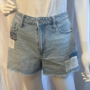Hollister Curvy Ultra High Rise Vintage Relaxed Mom Short 3 with Patchwork